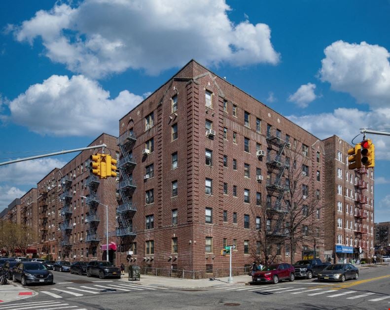 60-Unit Prewar Elevator Building