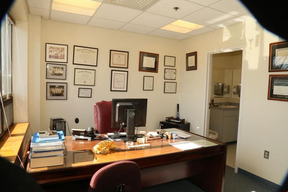 955 Main Street - Suite 305