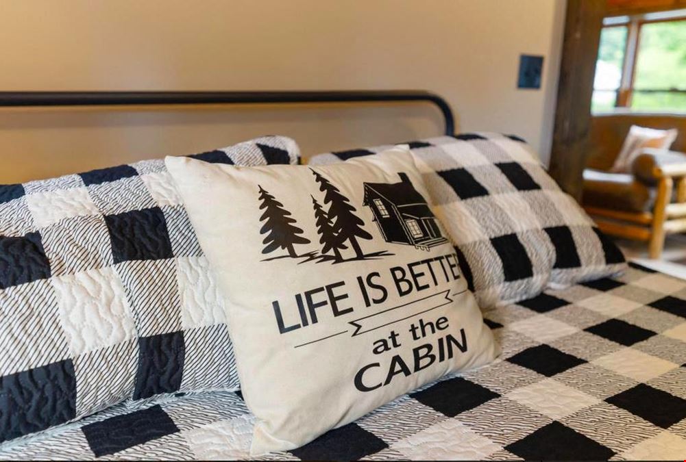 Reed's On The River - Cabin 2
