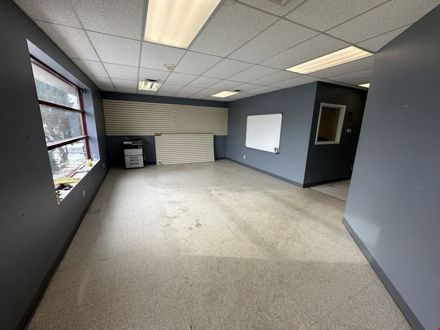 642 Sheridan Dr - 1,900+/- SF Retail Space