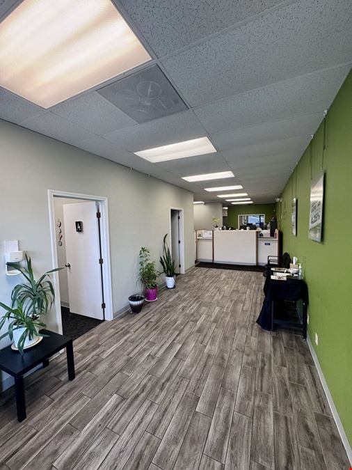 Gladstone Village Center (Retail Suite)