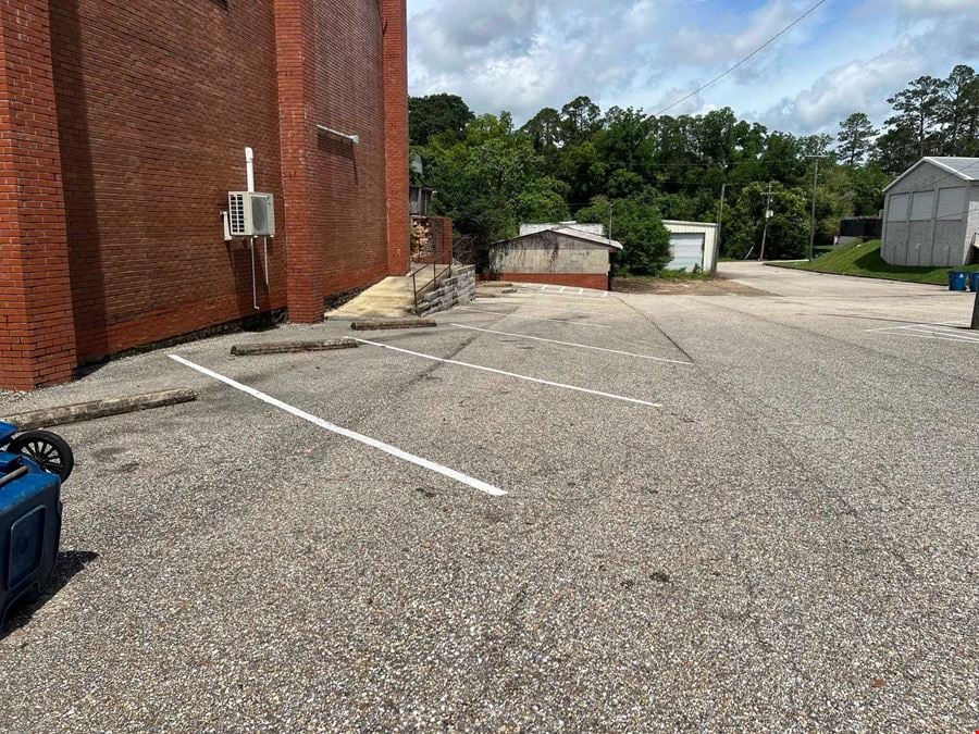 138 W Front St