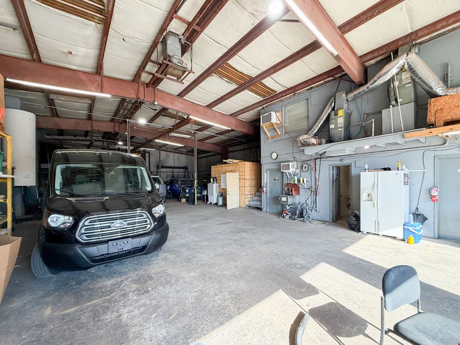 ±8,047 SF Office / Warehouse in Kenner Industrial Corridor