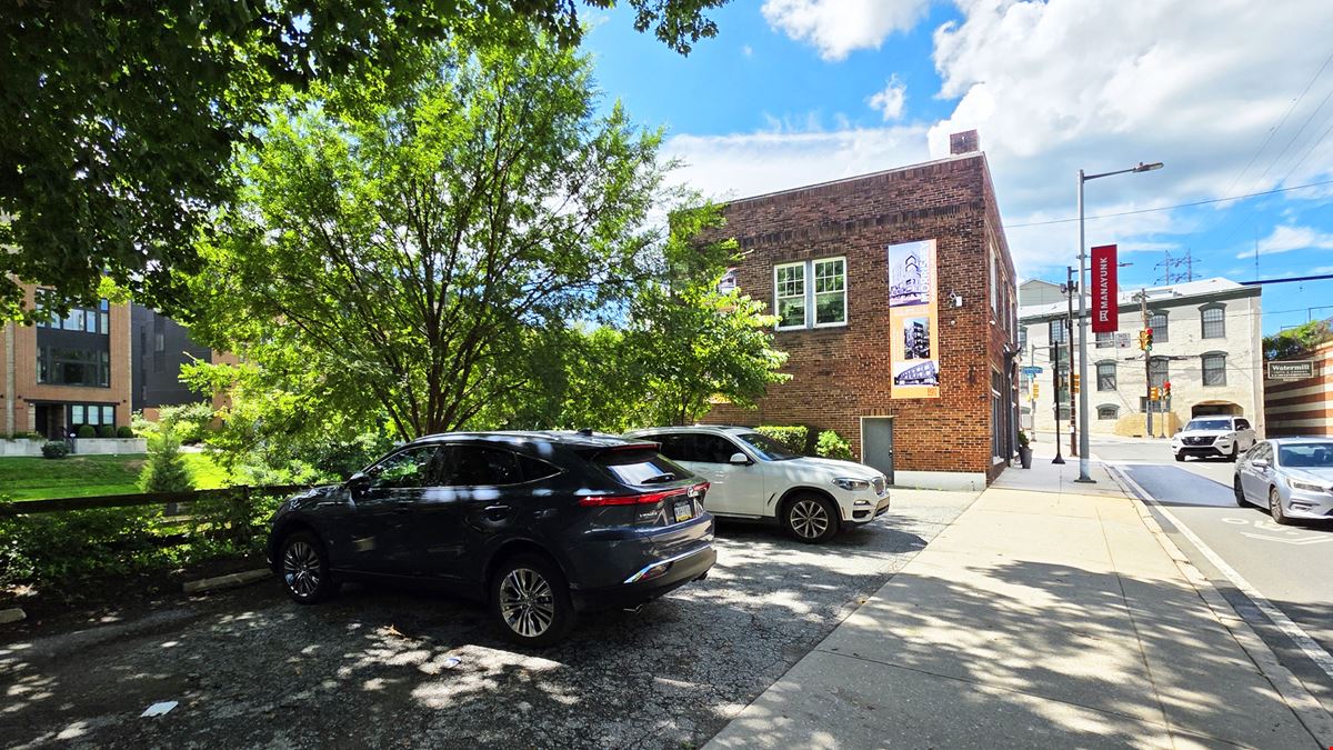 4590 Main St