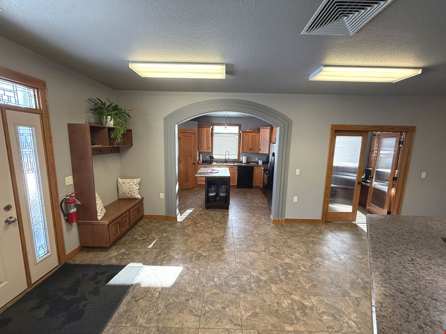 1414 Industrial Dr, Unit B