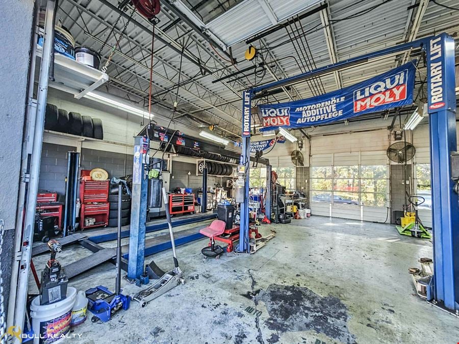 ±2,040 SF Retail/Auto Service Shop | For Sale & For Lease