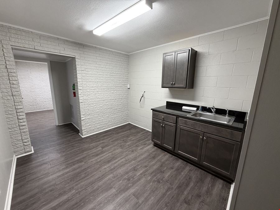 614 W Adams Ave