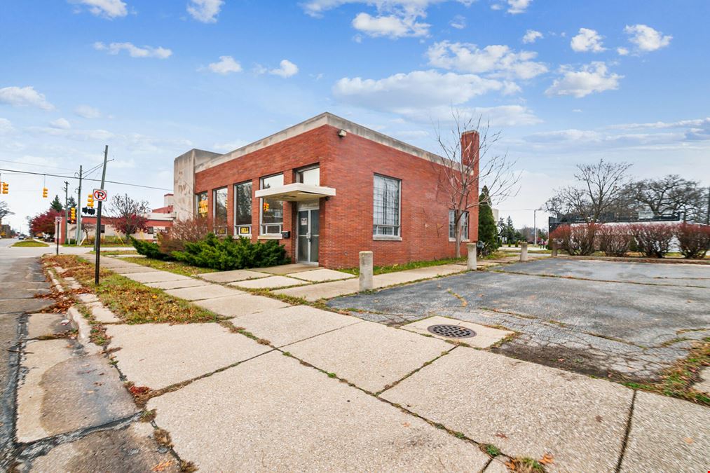 Muskegon - Free Standing Retail - Former Bank