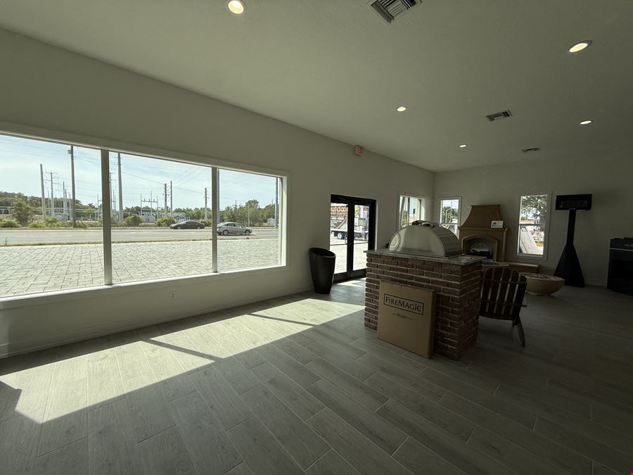 RARE 1.24 AC High-End Showroom/Offices/Warehouse- Hwy 41