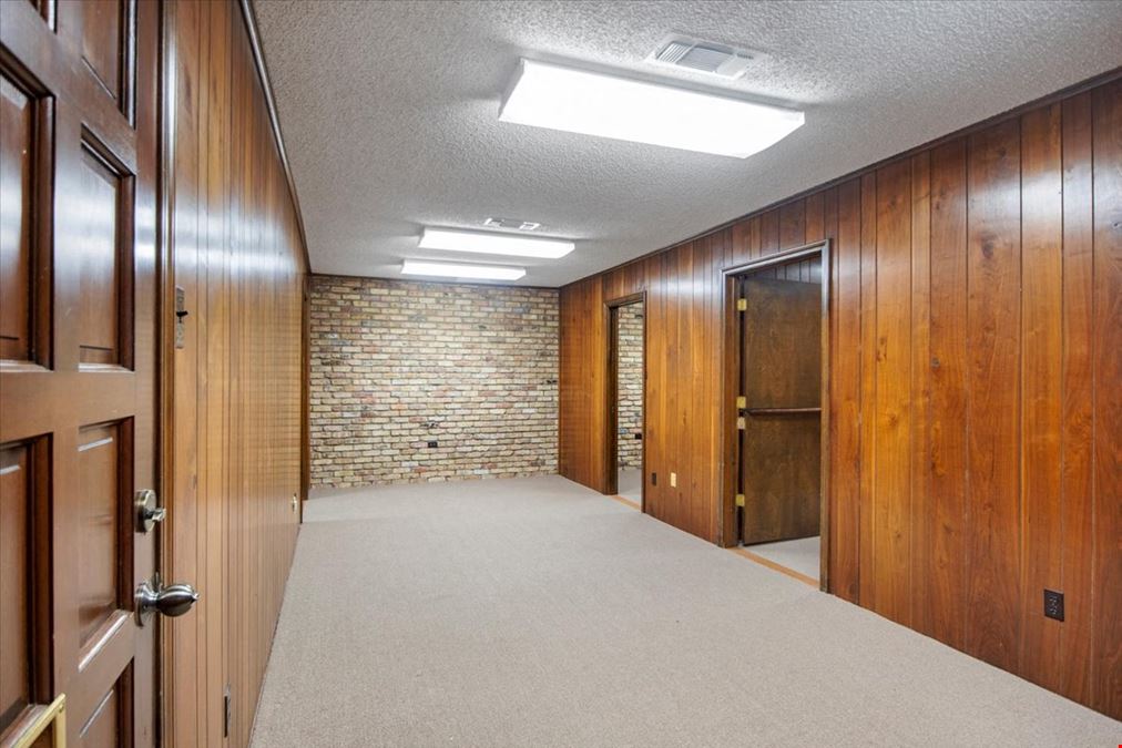 325 W Sabine St