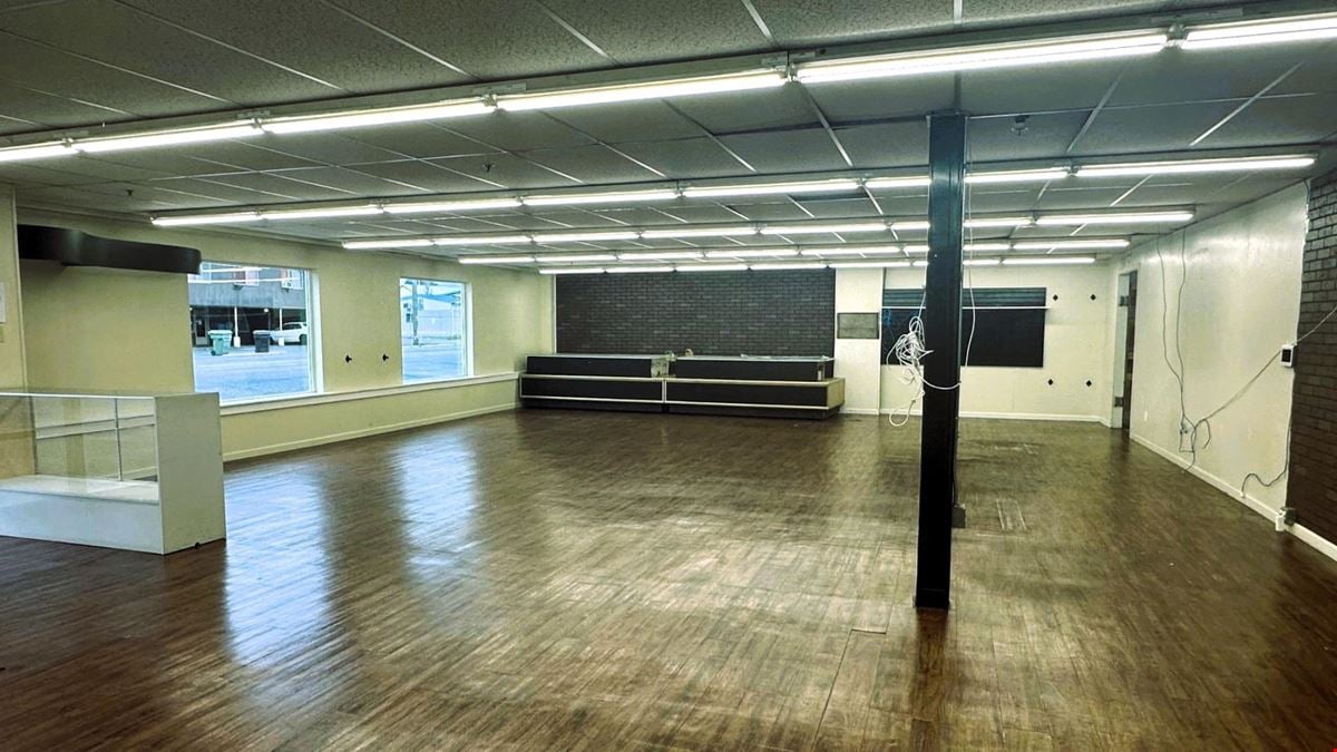 735 Commerce Ave