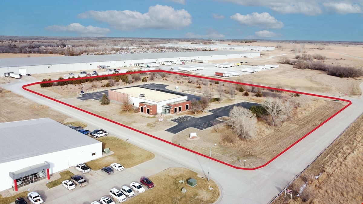 CLASS A OFFICE/WAREHOUSE ON 5.9± ACRES