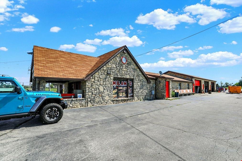 Car Lot and Auto Garage in Johnson County For Lease