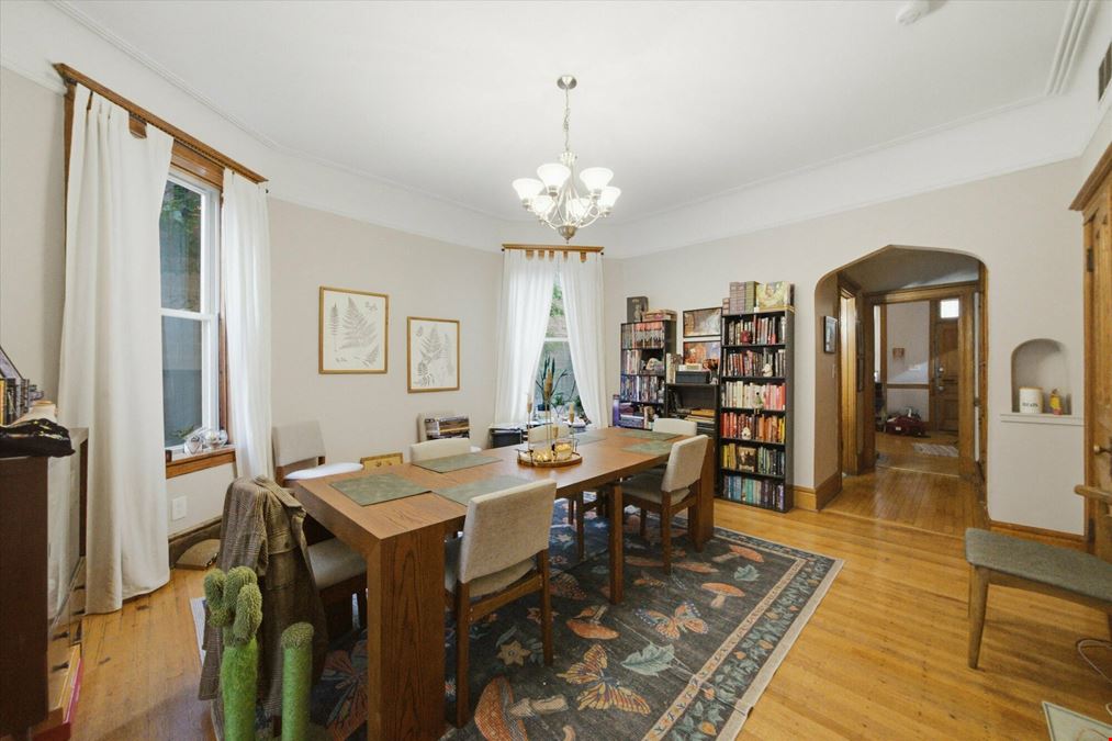 905 W Fletcher St, Chicago, IL 60657