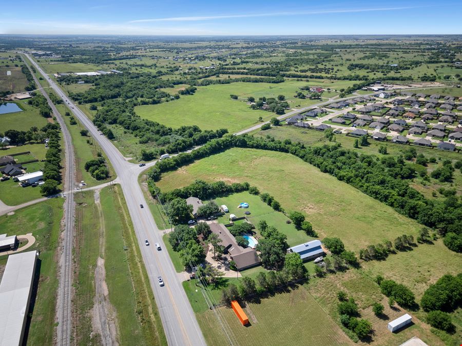 300 & 304 E Hwy 171