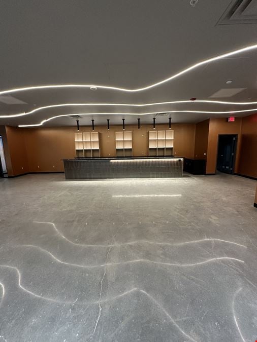 Harold's Square - Suite 104