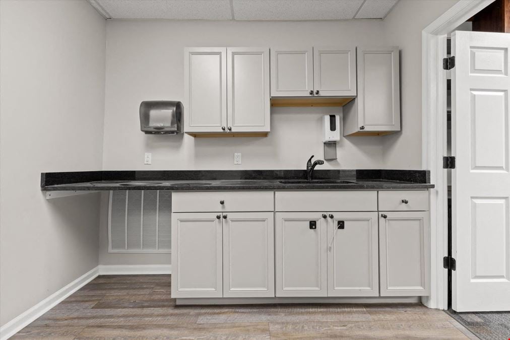 2 Executive Suites 
