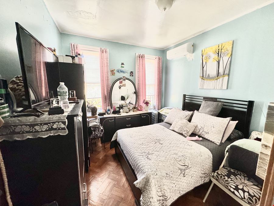 Two family house with an large empty lot for sale in Brooklyn