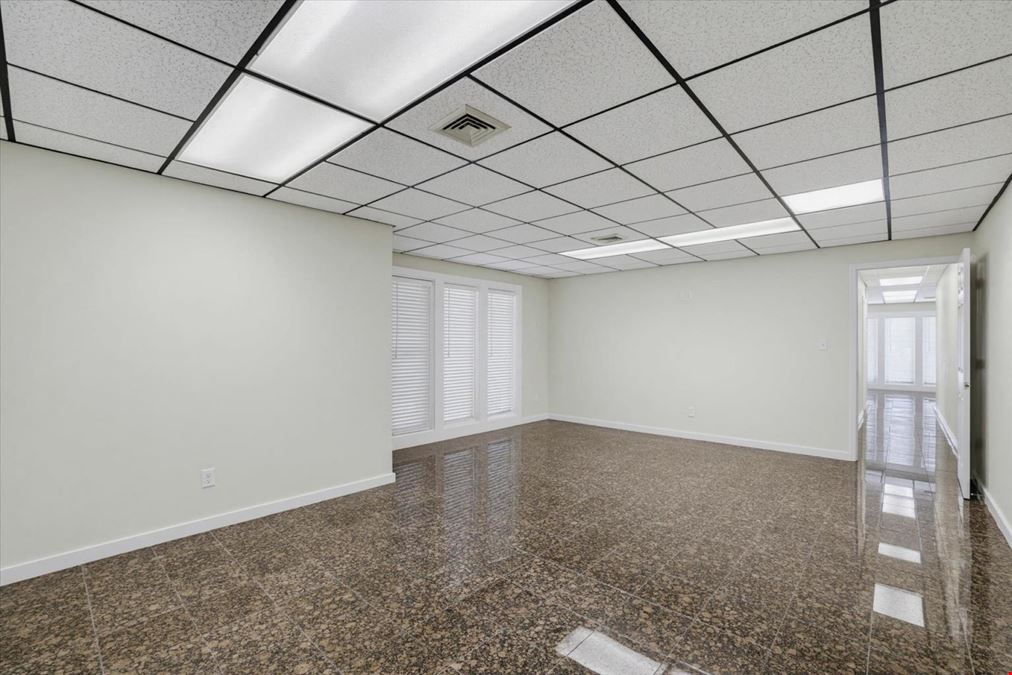 Office Bldg in Alexus Estates