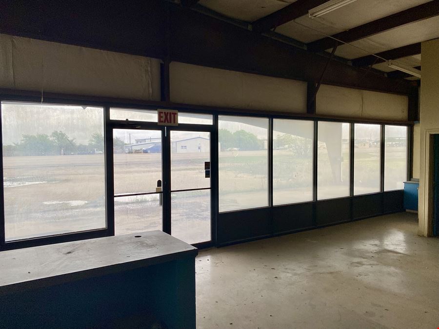 27,750 SF Storefront & Warehouse on ±36 Acres