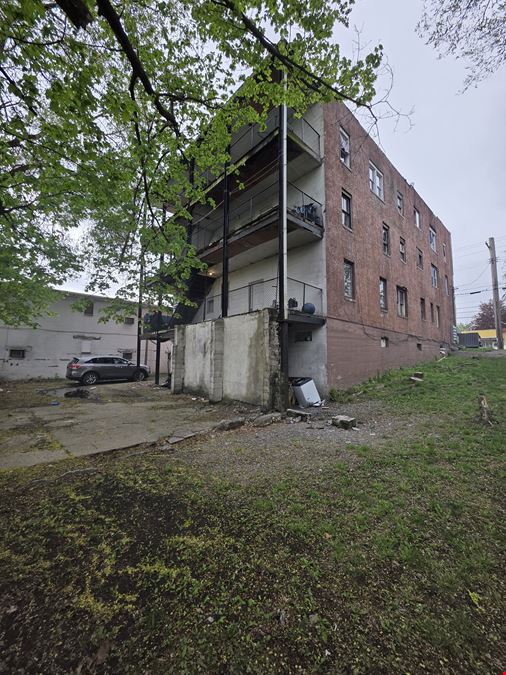 3205 E Main St