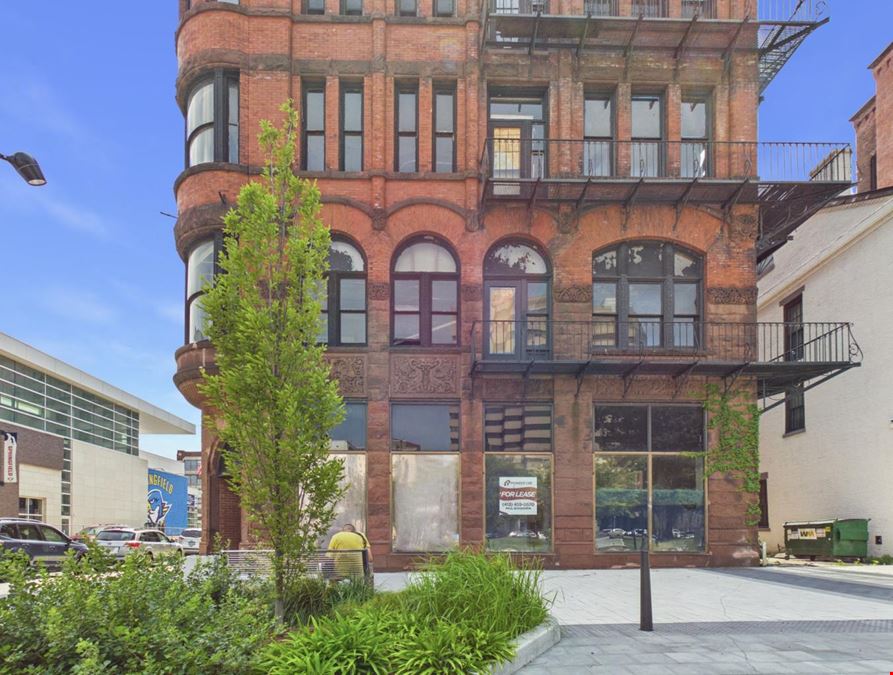1252 Main St