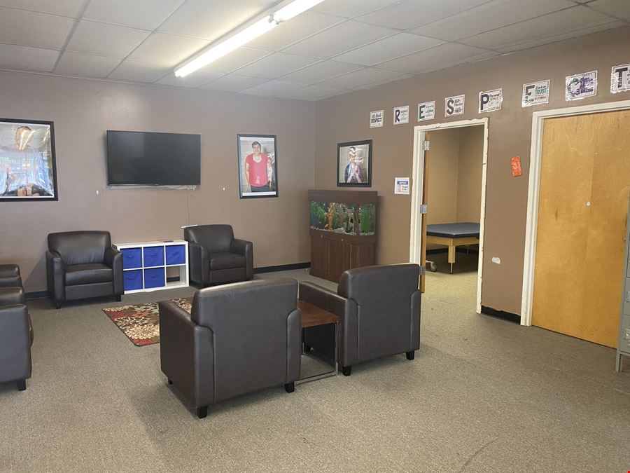 725 Main Ave W - 5,500 SQ.FT. RETAIL BLDG
