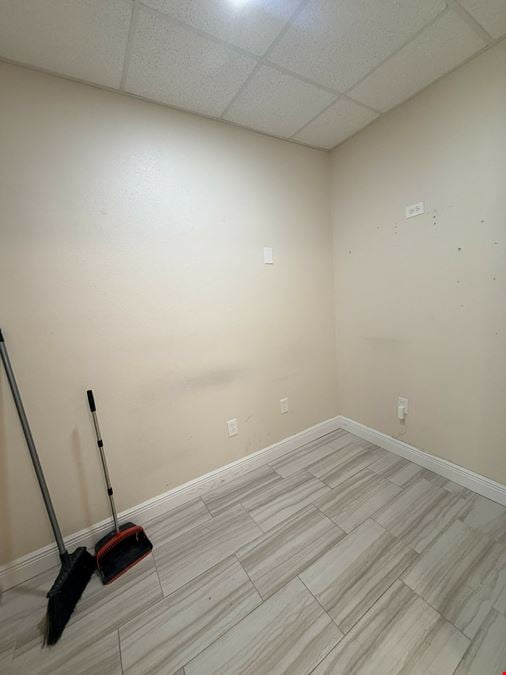 Highway 42 Retail/Office For Lease