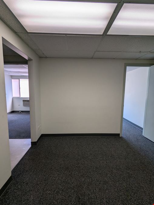 2-Story Oak Park Office Available