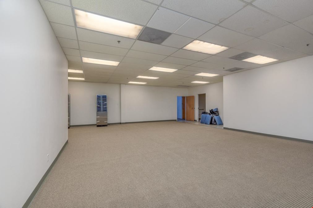 Lakefront Office/Warehouse Sublease