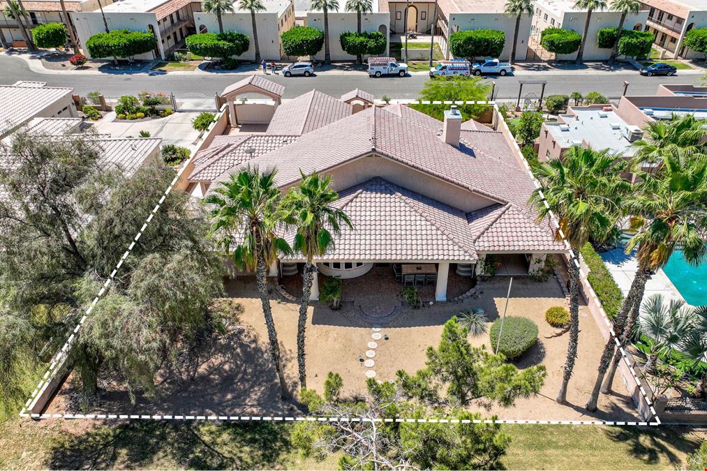 Beautiful Home Overlooking Yuma Country Club: 742 E Country Dr