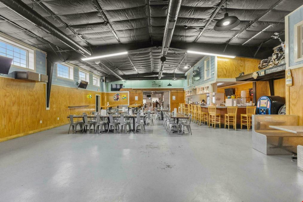 10% CAP RATE INVESTMENT OPPORTUNITY Seller Leaseback in Place (3-Year Term) Additional Upside Through Warehouse Lease-Up