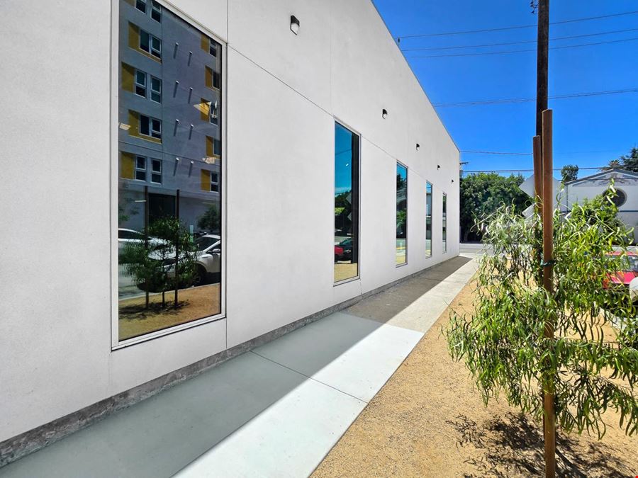 5075 W Adams