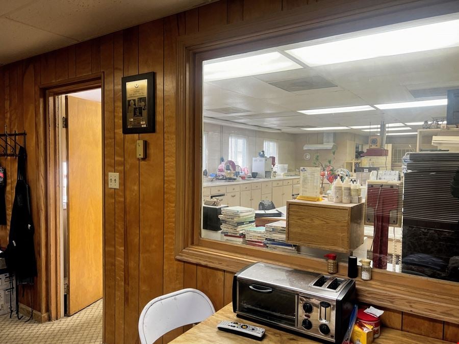 Freestanding Salem Office | 1,000 SF