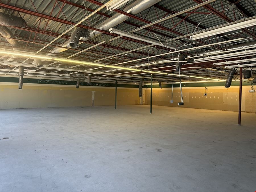 RETAIL BUILDING FOR SALE OR LEASE AT KEARNEY & GLENSTONE