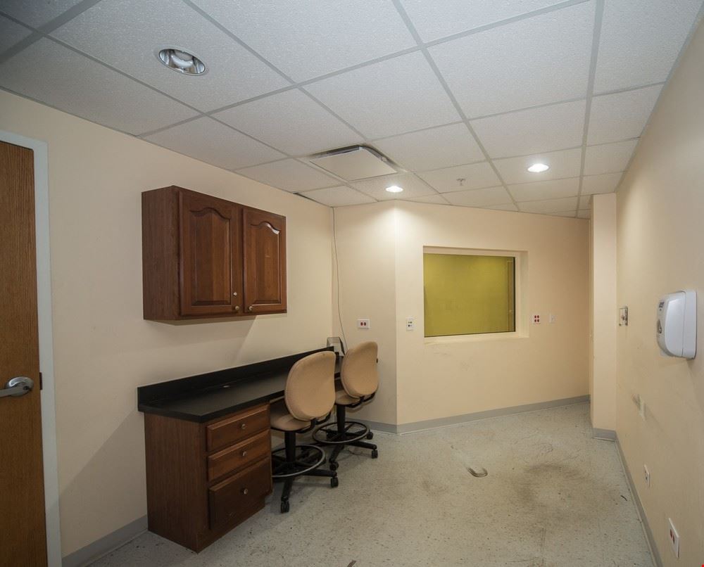 +/- 895 to 2,454 SF Medical | Office | MRI Suite Available