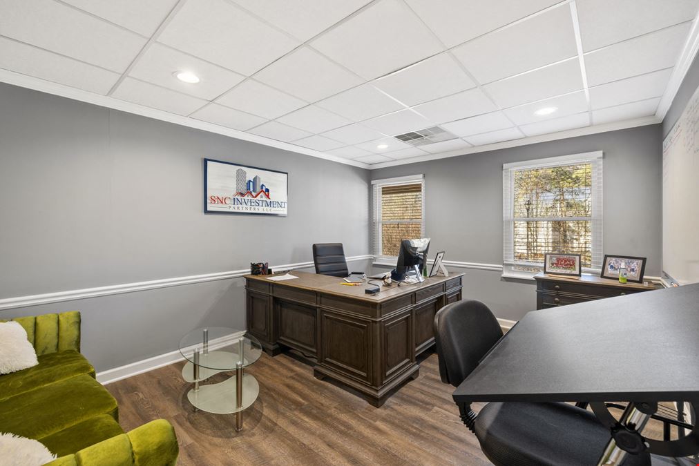 Modern Second-Floor Office Suite in Roswell