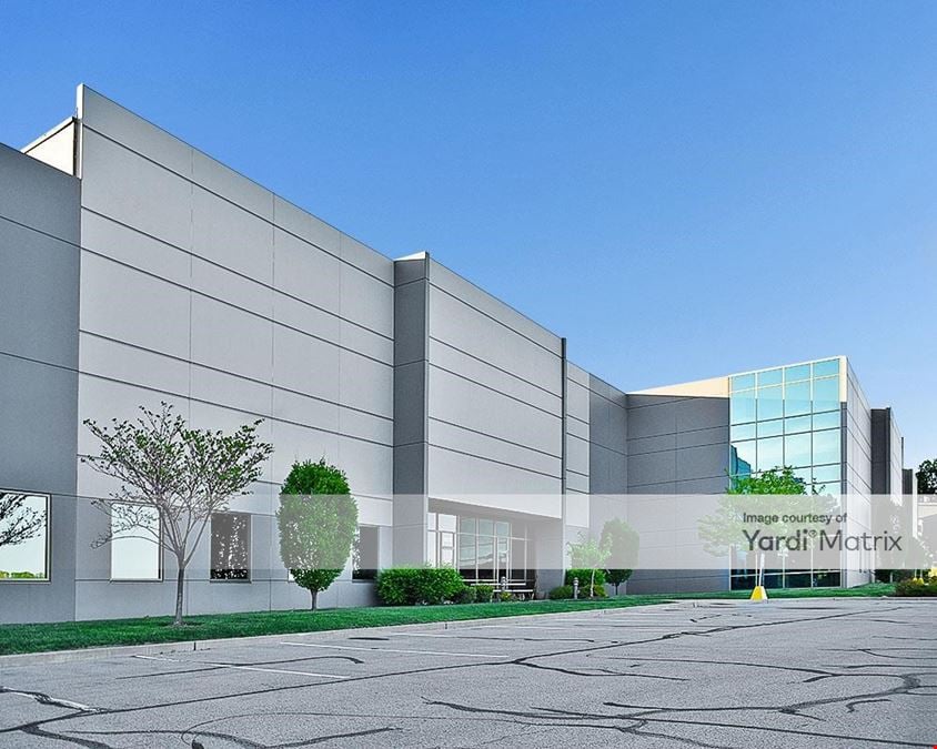 Gravois Bluffs Plaza - Commerce Center II