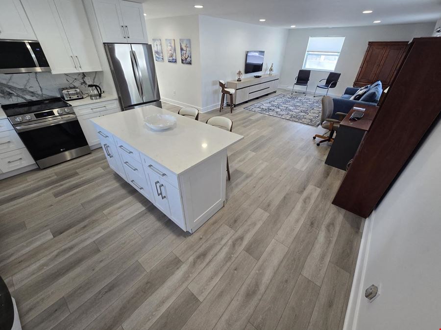 Freestanding Retail / Showroom Bldg
