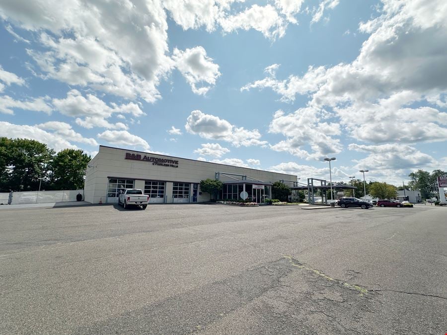 22,000 SF | 394 Lincoln Highway | Rare Turn-Key Auto Dealership & State-of-the-Art Collision Center For Sale