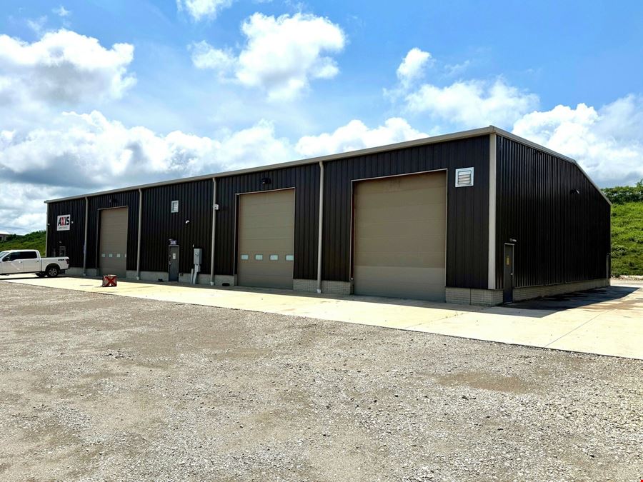 14,800 SF Office/Warehouse on 5.9 AC