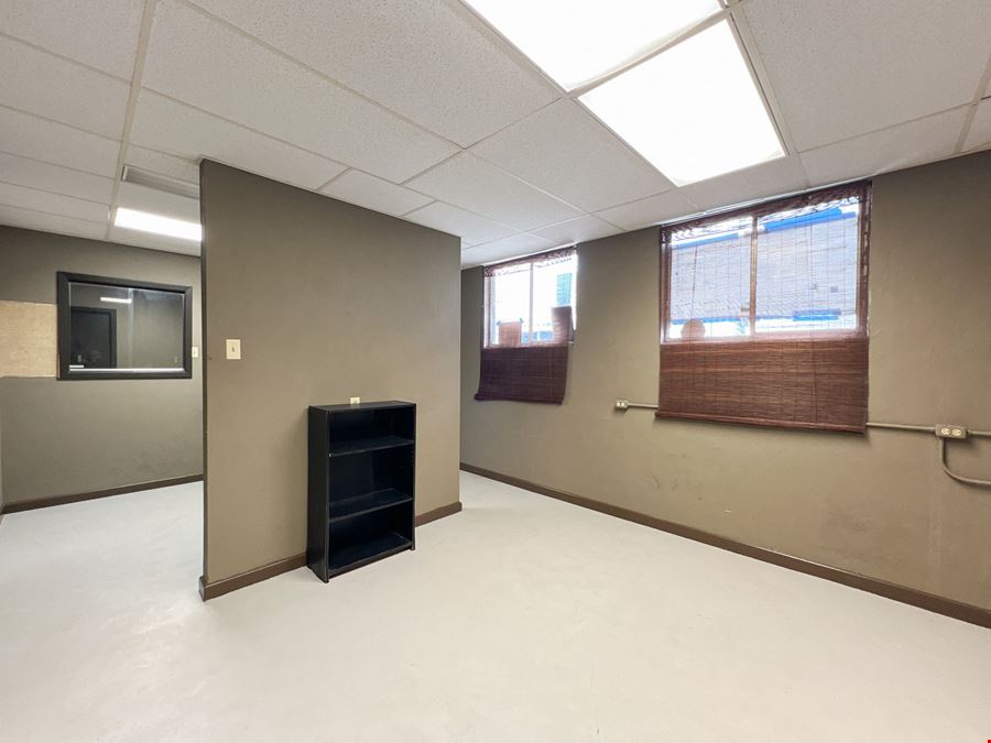 Versatile Retail Space with Warehouse Off Veterans Blvd