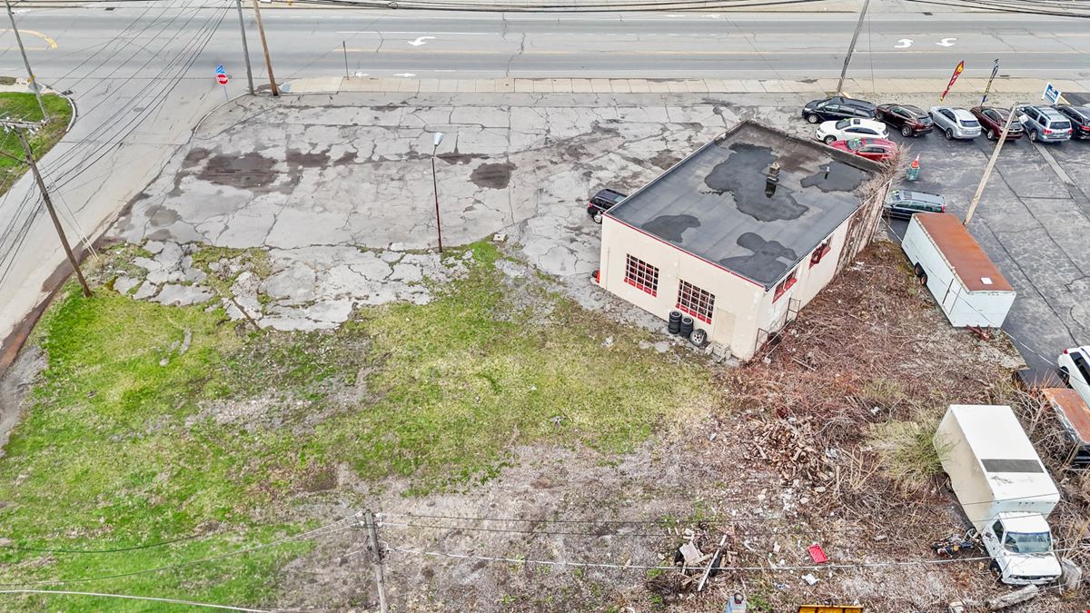 1803 Lyell Ave