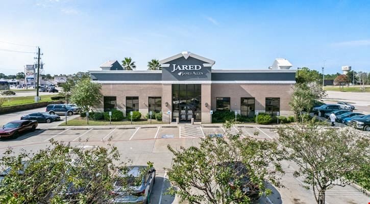 Chipotle, Jared & Tutti Frutti | 100% Leased Outparcel to 1.2M SF Super-Regional Mall