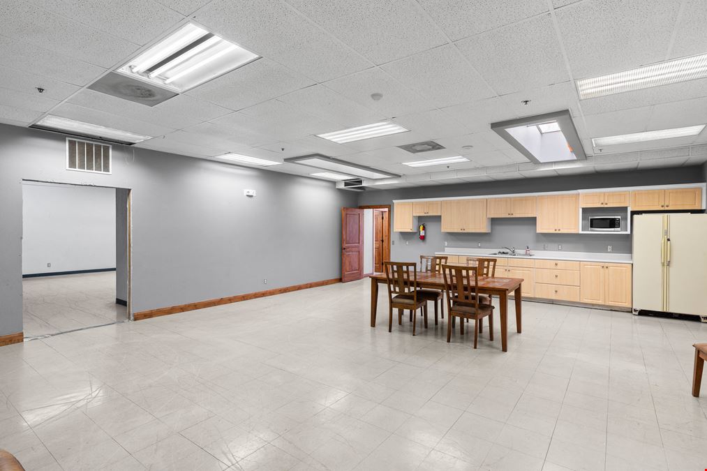 Office and Shop Space Near I-15 & Costco