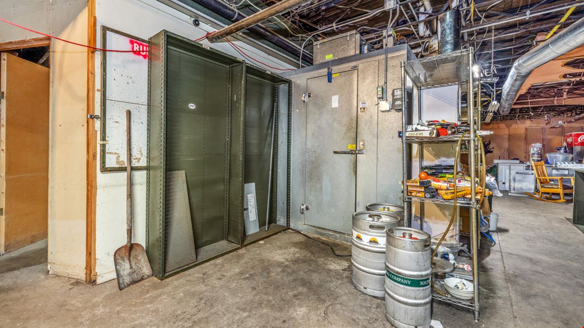 207 E Hughitt St
