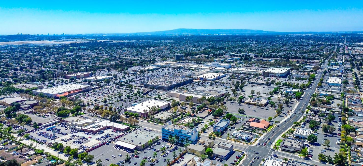 Chipotle + IHOP | Candlewood Shops @ Lakewood Center | NNN Credit