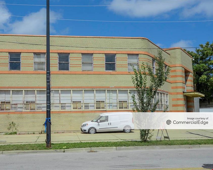 4700-4720 West Montrose Avenue