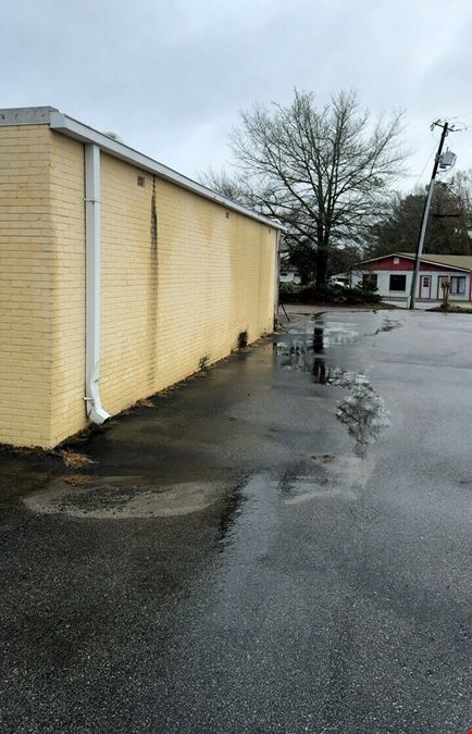 505 Forest Ave. - 3,034 SF on 1 acre corner lot, Zoned B-2