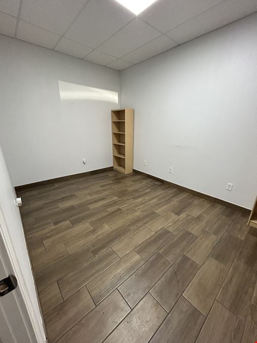 Prime Office Space for Lease in Palmhurst, TX